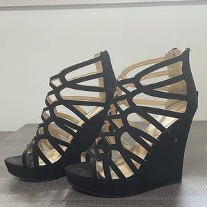 Black wedges